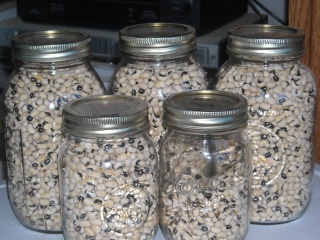 Dried Black-Eyed Peas in Jars