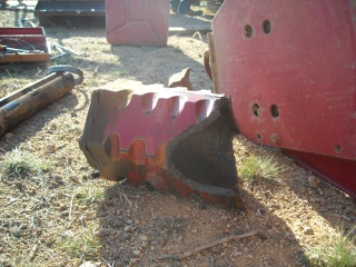 Farmall 806 Tractor Broken Axle Casing